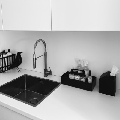 Waschküche Design weiß schwarz Aufbewahrung waschen Design Interior Interieur