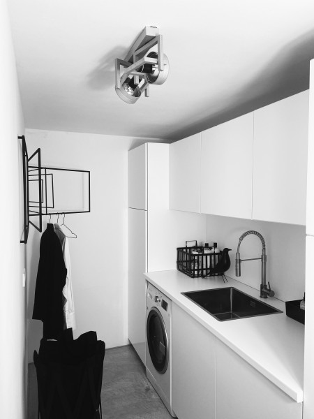 Waschküche Design Interior Interieur schwarz weiß Beton